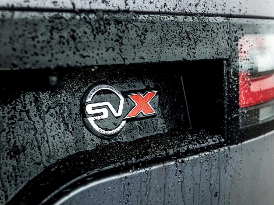 Логотип Land Rover Discovery SVX (L462) 2018 года  (WW) (фото 18 из 33)